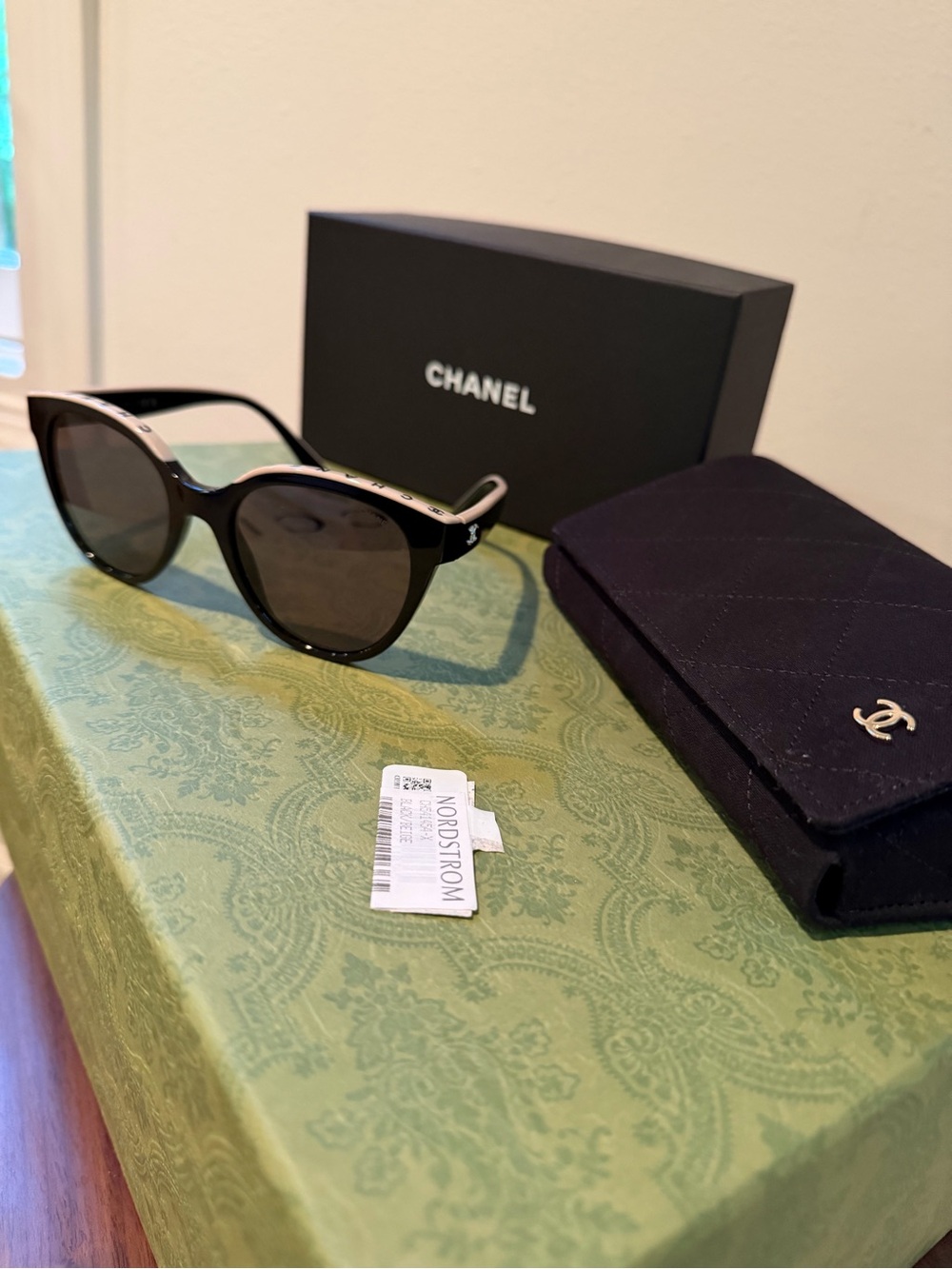 CHANEL Sunglasses - Picture 5 of 7